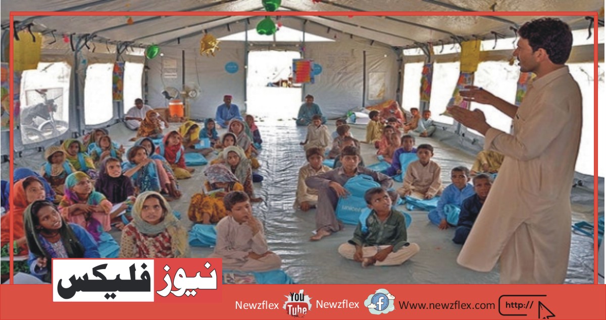 سیلاب کے بعد سے 2 ملین سے زیادہ پاکستانی بچے اسکول جانے سے قاصر ہیں۔